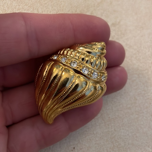 Vintage KJL For AVON Gold Tone Shell Scarf Clip - Picture 6 of 7